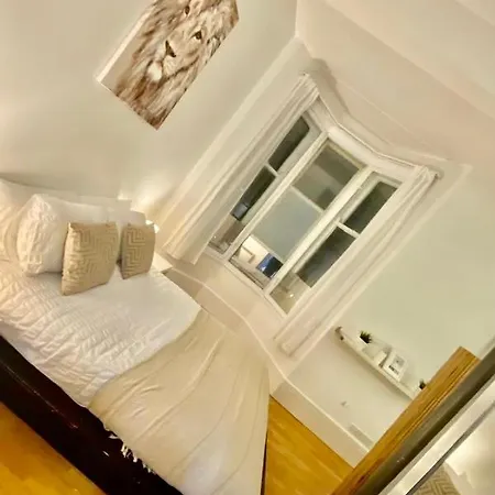 Cozy Leeds (West Yorkshire)